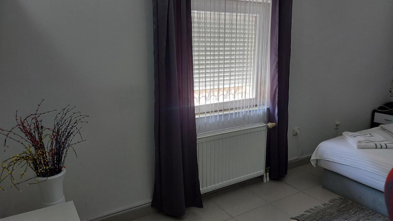 Prenociste Luna 2005 Hotel Novi Sad Buitenkant foto