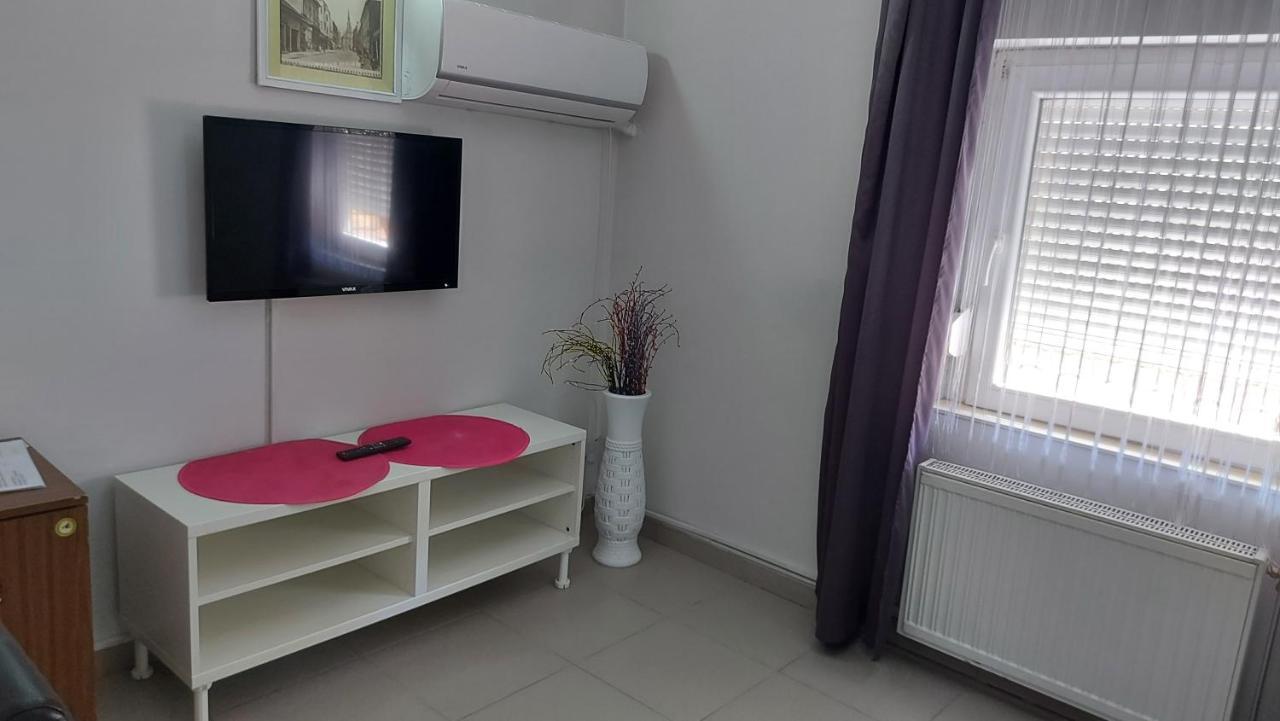 Prenociste Luna 2005 Hotel Novi Sad Buitenkant foto