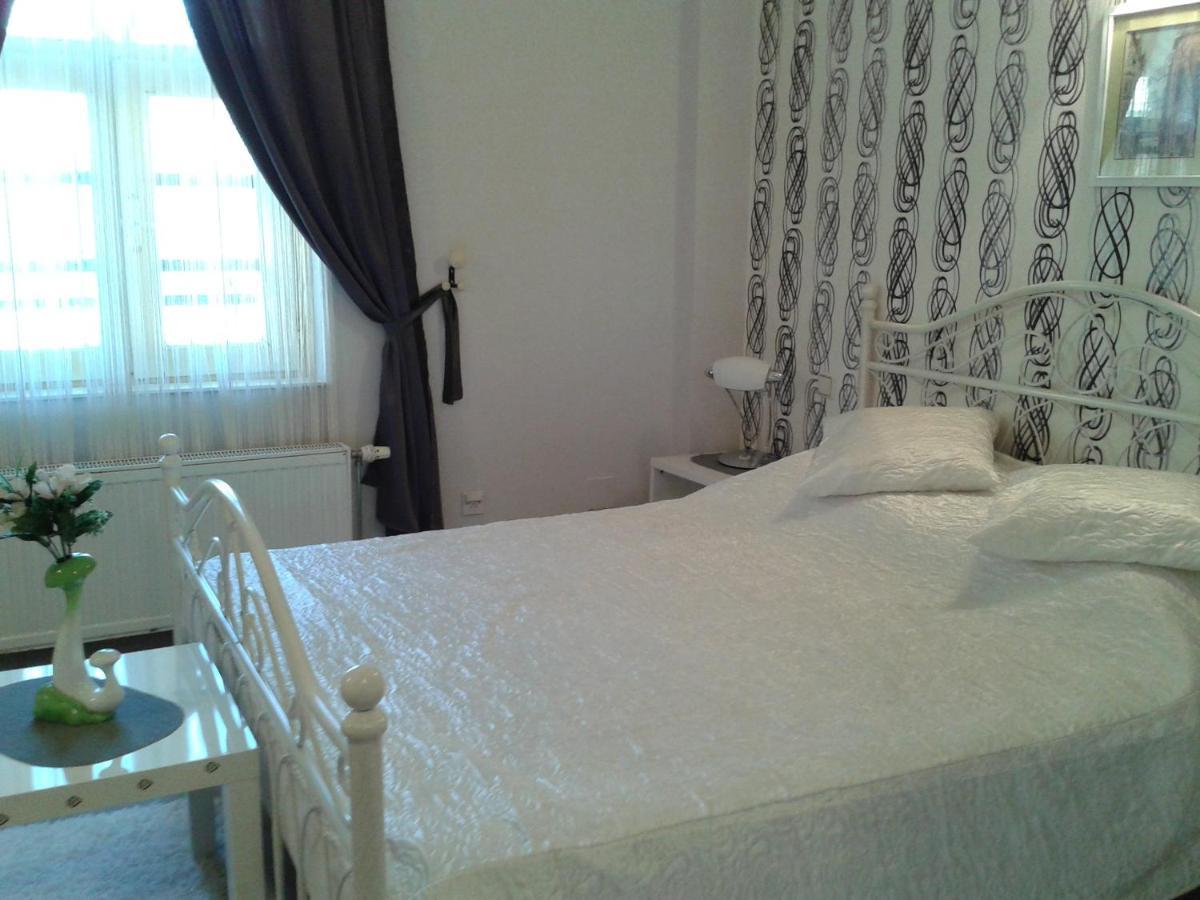 Prenociste Luna 2005 Hotel Novi Sad Buitenkant foto