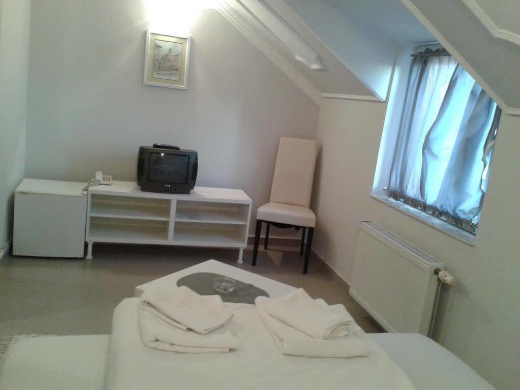 Prenociste Luna 2005 Hotel Novi Sad Buitenkant foto